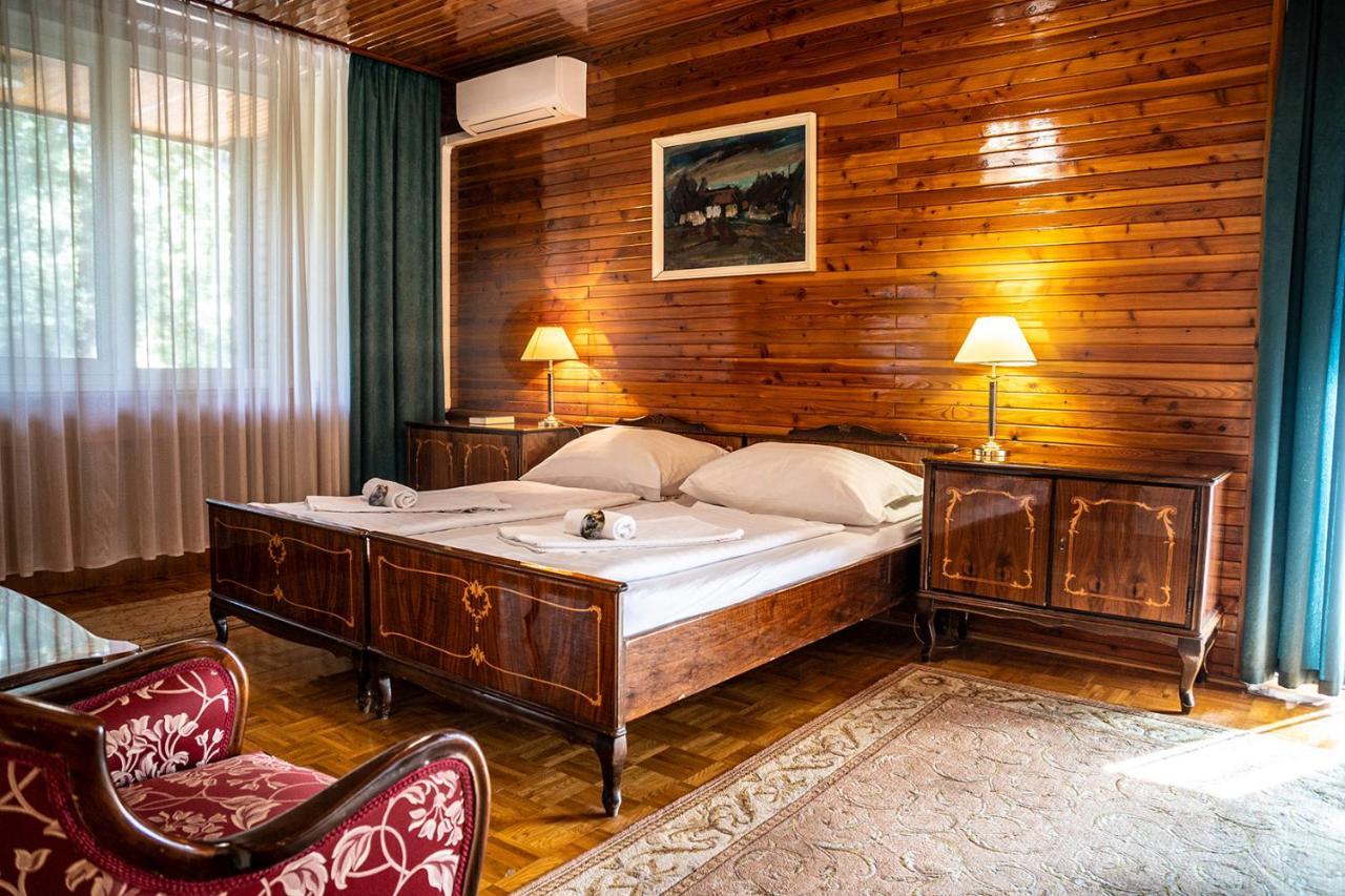 Ozoon Hotel Ньїредьгаза Екстер'єр фото
