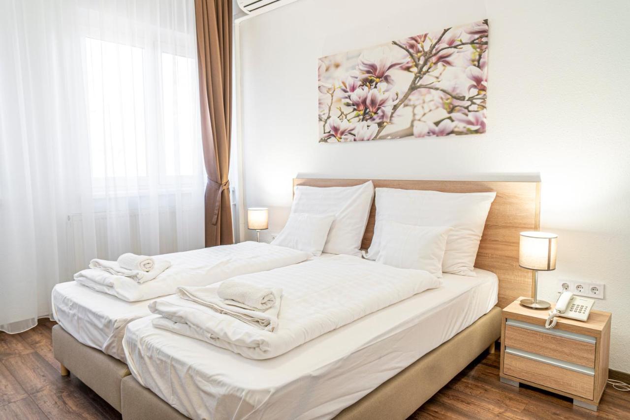 Ozoon Hotel Ньїредьгаза Екстер'єр фото