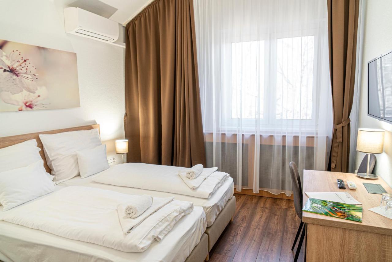 Ozoon Hotel Ньїредьгаза Екстер'єр фото