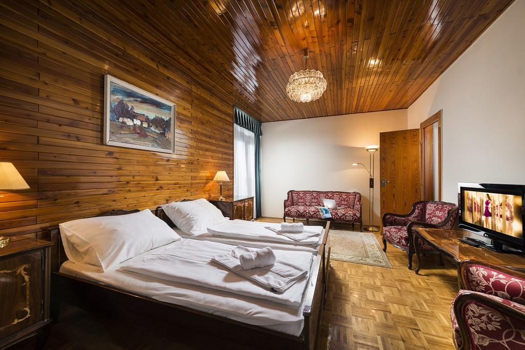 Ozoon Hotel Ньїредьгаза Екстер'єр фото